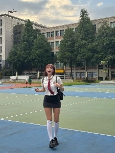 ha ji -won学校の制服を着たチアリーダーInstagram.jpg