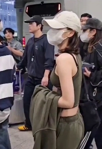 le cerapim kim chae -won、その黒いブラジャーが絞られている