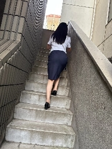 女性従業員を連れて行く会社