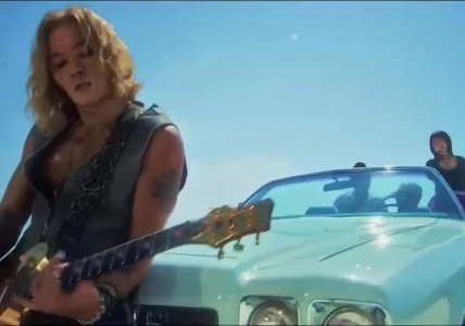 (SOUND)ロックスターは資本主義に妥協しました