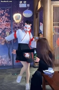 ボトルのふたをたどる姉妹