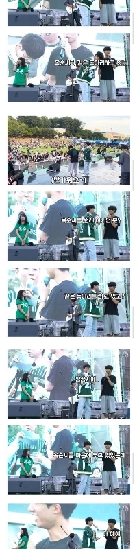 彼女の元ボーイフレンドに言葉を言う女子大学生