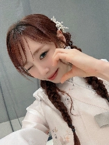 Chuseokの服は宇宙の女の子です