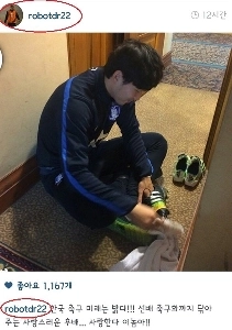 息子ヘンミン、靴を拭いていたときに最年少