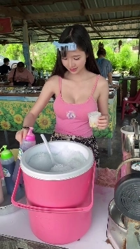 (SOUND)ふーむ？？タイのかき氷屋アルバのミルク追加モーション