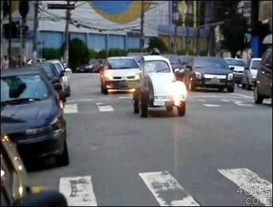 ハーフカーを書いて家に帰る労働者