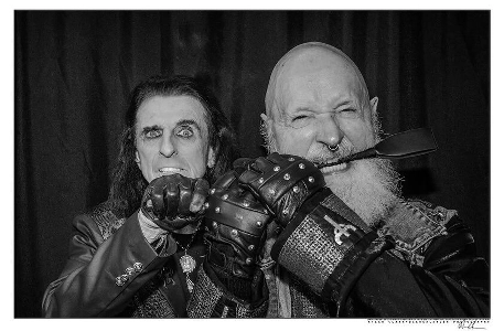 ベテランロッカーが一緒にツアー中