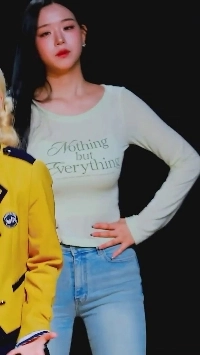 彼が水爆弾で私を冷やすまで、私は息を止めて息を止めています。