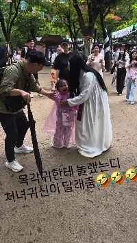 (SOUND)韓国民俗村で赤ん坊をあやす処女幽霊ハハハ