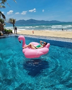 番組司会者ハン・イェジン