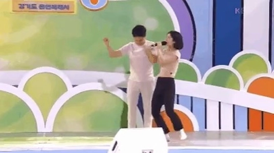 「E 妻」と「I 夫」を演じる