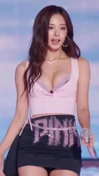 今日のヴィクトリアズ・シークレット・ファッションショーのツウィの衣装