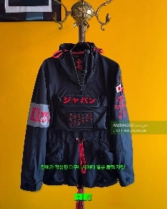 カニエ・ウェストのウォージャケット