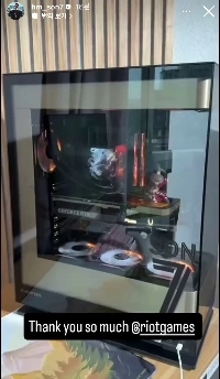 (SOUND)ライオットからRicinコンピューターをプレゼントされたソン・フンミンの証拠ショット