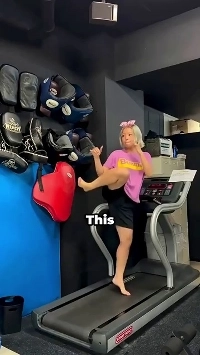 (SOUND)キックの練習をよくする日本のギャルファイター。