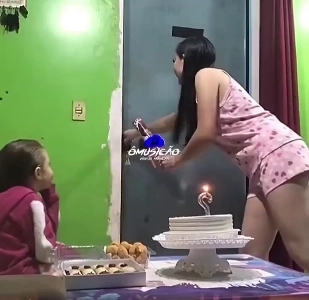 (SOUND)お父さんの誕生日を祝う家族