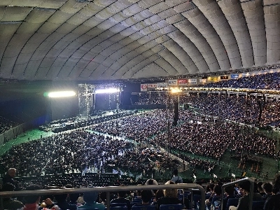 (SOUND)オアシス東京ドーム再結成コンサート開始1時間前の状況