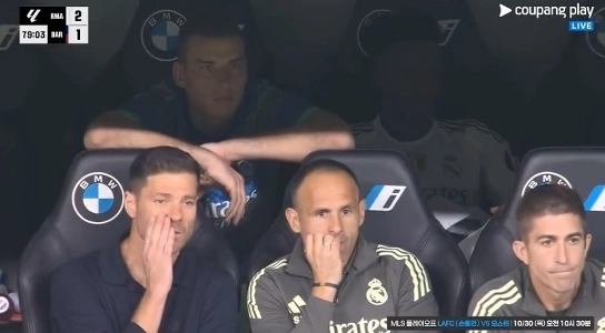 ヴィシニウスがベンチに戻る