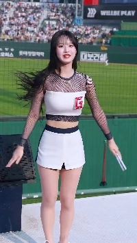 (SOUND)チアリーダーの前の最前列の席から見えるもの