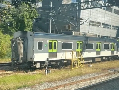 西海線「車両分離」事故による運行遅延と行き先変更について