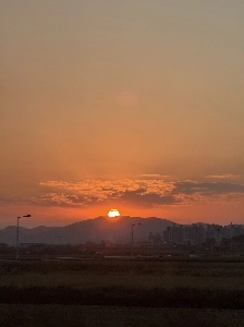 綺麗な夕焼けを見て癒されてください