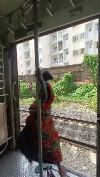 (SOUND)次期鉄道長を暗殺しようとするインドの老婦人