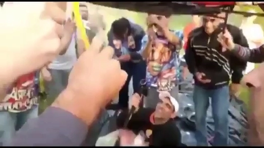 (SOUND)熱気球に花火をたくさん積んで空へ打ち上げる