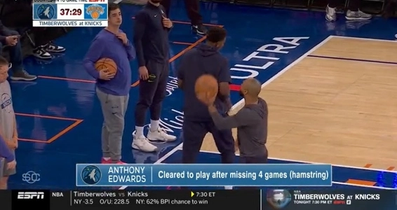 試合前にウォームアップするアントマン