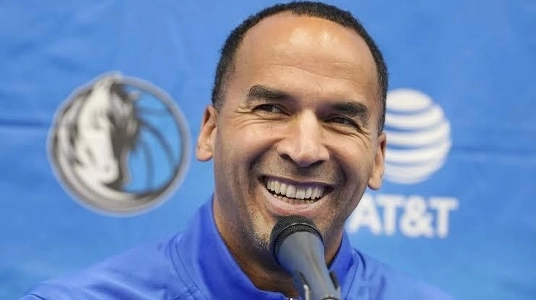 現在、本気で新しいレイカーズの銅像を買ってくれる人がいる。