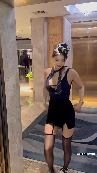 DJミユ(ウォン・ミリョン)のスチュワーデス姿