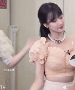 4月 – イ・ナウン