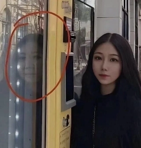 心霊写真を撮った大陸から来た女性