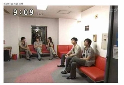 東方神起の5人グループ解散1週間前の最後の控室での写真。JPG