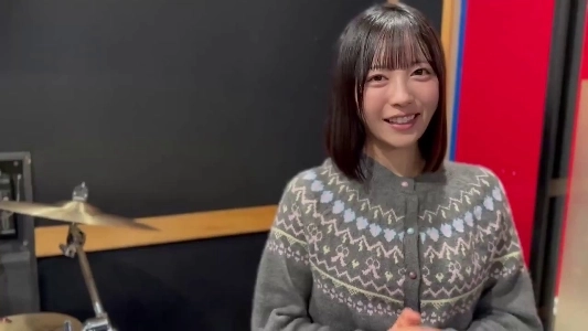 (SOUND)中綿を着て散歩に出かけた日本人のお姉さん