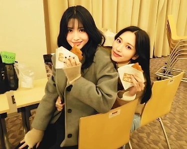 TWICE ミナ＆モモ おやつ付き
