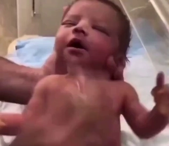 (SOUND)新生児が生まれてすぐに泣かないための緊急事態の対処方法.mp4