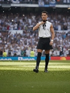 爆弾魔がサッカー場に現れた