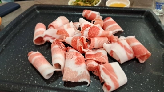 一人前 3,800ウォン 豚バラ薄切り