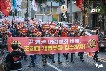 写真は今日のキャンドル徹夜祭の写真（著者イ・ホ）