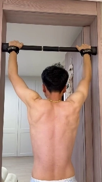 腕立て伏せ30回、懸垂10回