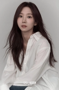 LCKアナウンサーのスビン・ユンが結婚