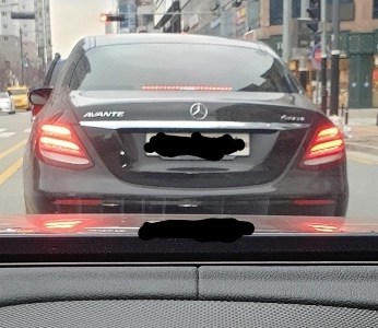 オッパ、アバンテにベンツのマークを付けたんだよ。