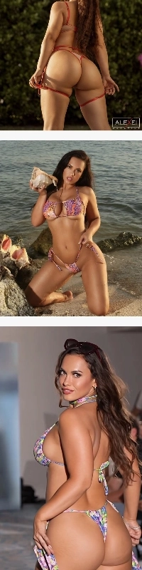 アイスクリームを食べ尽くす女性