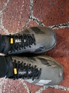 あなたがコートに履いていたクロックスの靴（笑）。