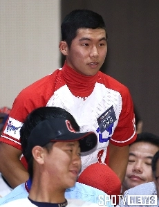 奇妙な物語 Y キム・ヘソンの借金争奪事件が本日追加されました