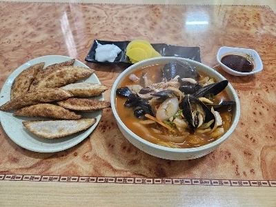 釜山の近所の小さな中華料理店で簡単なランチ