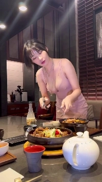 (SOUND)75Eカップのキム・ウヒョンが肋骨を擦る