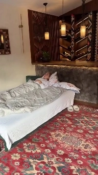 (SOUND)寝室に石を持ち込んだ男.mp4