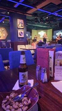 バンコクのハードロックカフェに来たら、ワンギュパークがありました（笑）。