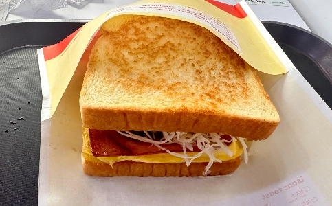 ということは、リバプールにはアイザックが2人以上いるってこと？？